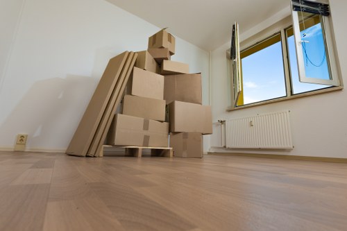 Efficient moving day packing and unpacking services in Holloway